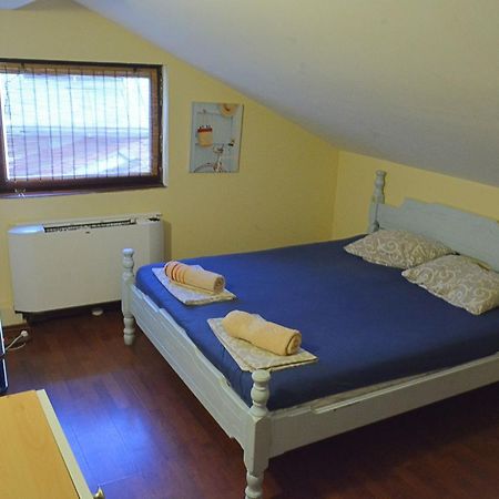 Hostel Bed N Beer Belgrado Buitenkant foto