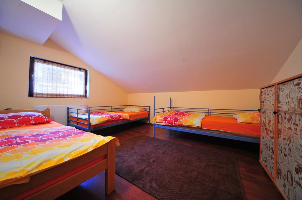Hostel Bed N Beer Belgrado Kamer foto
