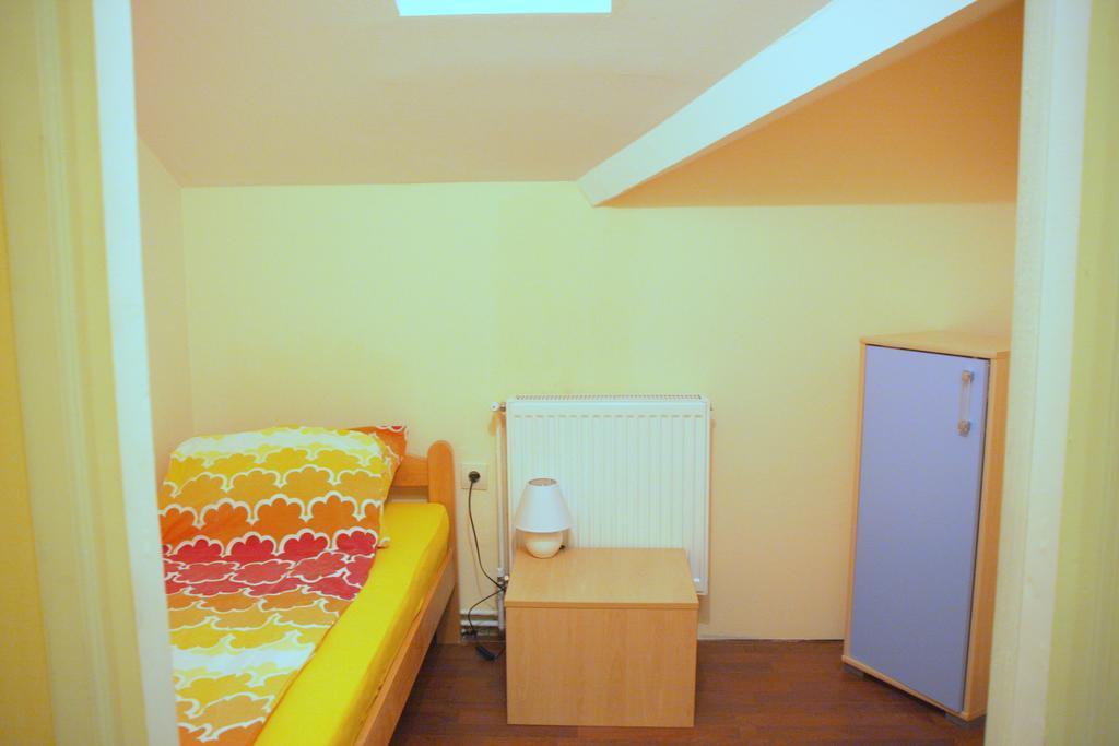 Hostel Bed N Beer Belgrado Kamer foto