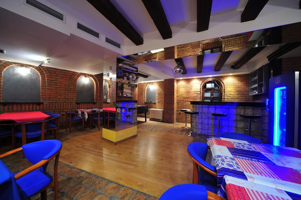 Hostel Bed N Beer Belgrado Buitenkant foto