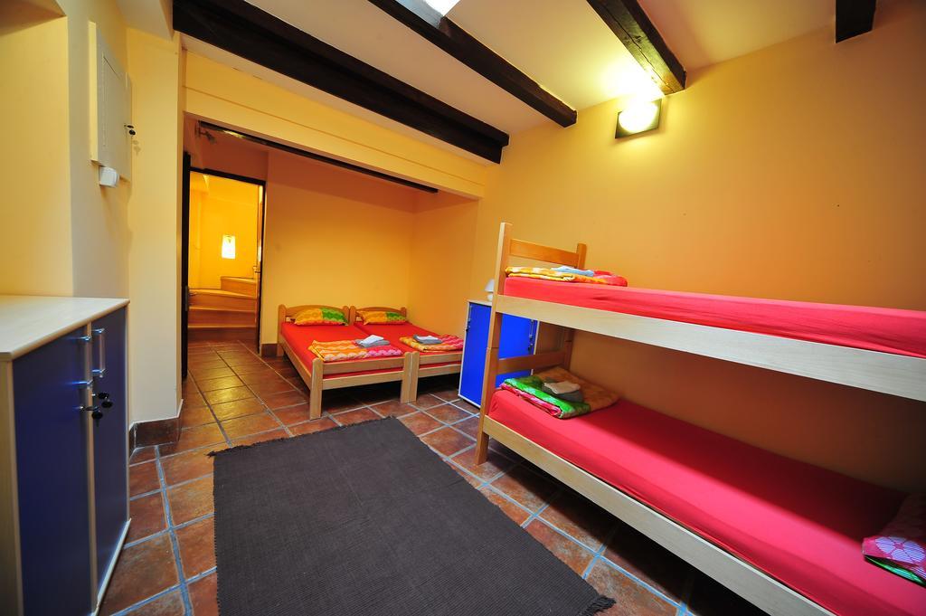Hostel Bed N Beer Belgrado Kamer foto