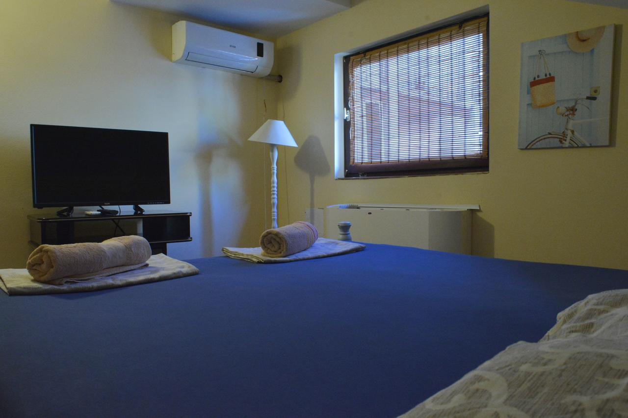 Hostel Bed N Beer Belgrado Buitenkant foto